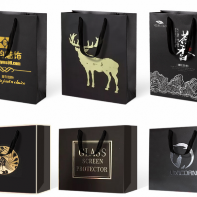 黑卡燙(tang)金手提(tí)袋